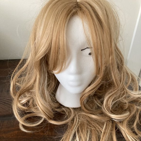 Wavy Long Wig main image 4